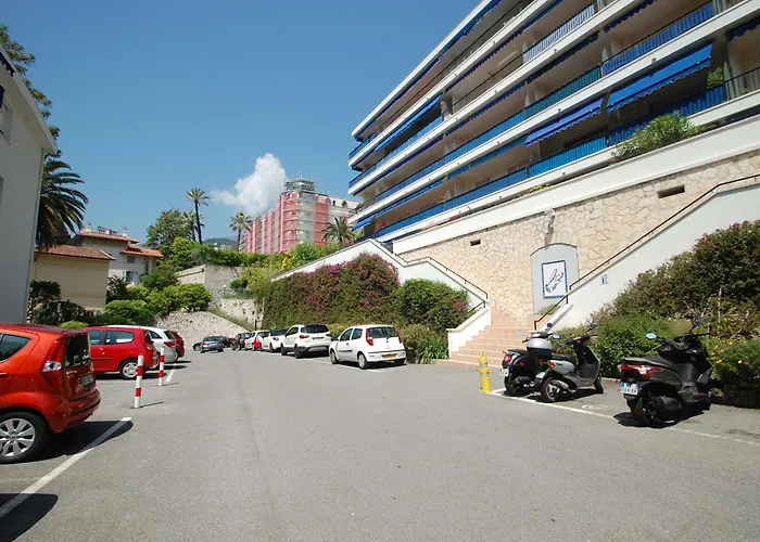 Lumineux Avec Grande Terrasse Et Garage Prive - Fr-1-196-276 * 芒通